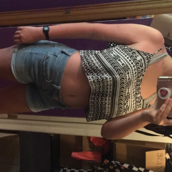 Patterned Crop Top - Picture 2 of 3